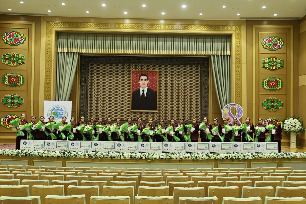 Tribute to women awarded the honorary title "Ene mähri"